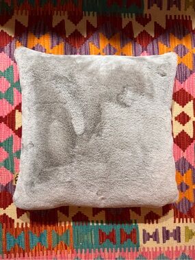 Ugg plush pillow, 20x20, like new